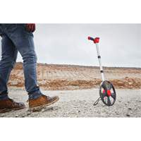 Milwaukee 48-22-5112 Roue &agrave; mesurer num&eacute;rique, 12"/30 cm, Gamme de 10 000'