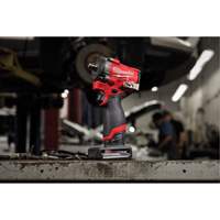 Milwaukee 2563-20 Cl&eacute; &agrave; chocs courte Fuel, 12 V, Mandrin 1/2"