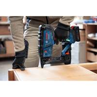 Bosch GTH18V-18MN Agrafeuse &agrave; couronne &eacute;troite sans balai de calibre 18 (outil seul)