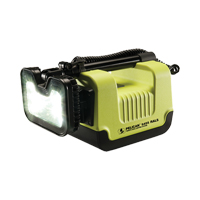 Pelican 094550-0000-245 Syst&egrave;mes d'&eacute;clairage pour zone recul&eacute;e 9455, DEL, 21 W, 1600 lumens, Boîtier en Plastique