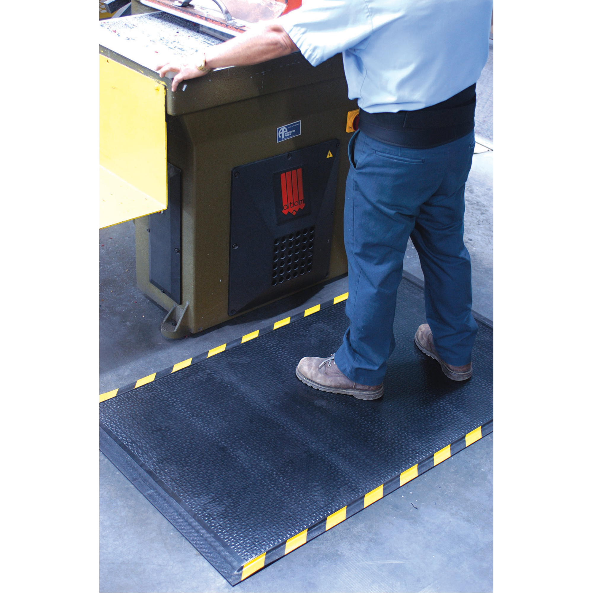 M+A MATTING Happy Feet No. 480 Mats, Textured, 3' x 2' x 1/2", Black